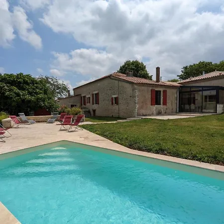 Maison Spacieuse Avec Piscine Chauffee, Jardin Clos, Terrasses, Cheminee, Et Equipements Bebe Inclus. - Fr-1-653-183