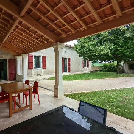 Maison Spacieuse Avec Piscine Chauffee, Jardin Clos, Terrasses, Cheminee, Et Equipements Bebe Inclus. - Fr-1-653-183 *