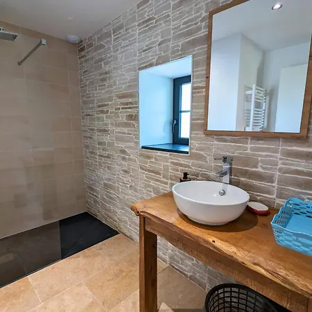 Maison Spacieuse Avec Piscine Chauffee, Jardin Clos, Terrasses, Cheminee, Et Equipements Bebe Inclus. - Fr-1-653-183