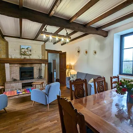 Maison Spacieuse Avec Piscine Chauffée, Jardin Clos, Terrasses, Cheminée, Et équipements Bébé Inclus. - Fr-1-653-183 *