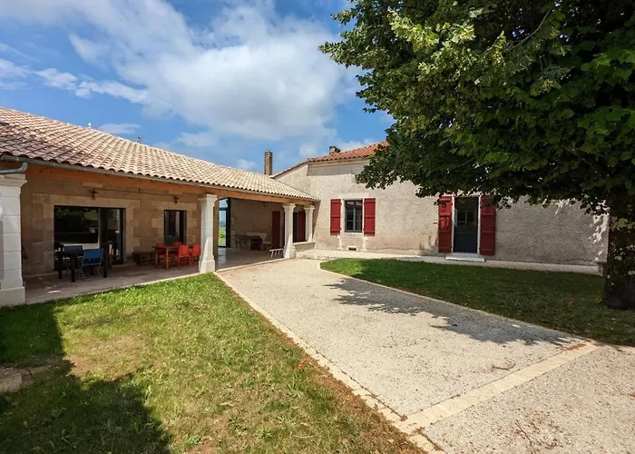 Maison Spacieuse Avec Piscine Chauffee, Jardin Clos, Terrasses, Cheminee, Et Equipements Bebe Inclus. - Fr-1-653-183 *