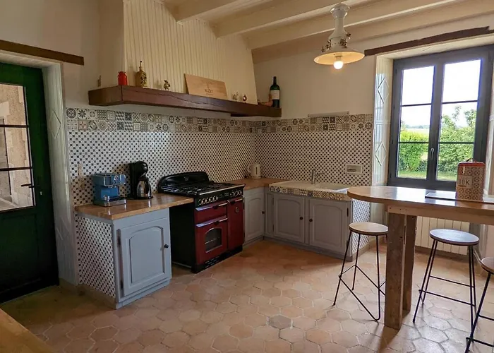 Maison Spacieuse Avec Piscine Chauffee, Jardin Clos, Terrasses, Cheminee, Et Equipements Bebe Inclus. - Fr-1-653-183 بيت للعطل *
