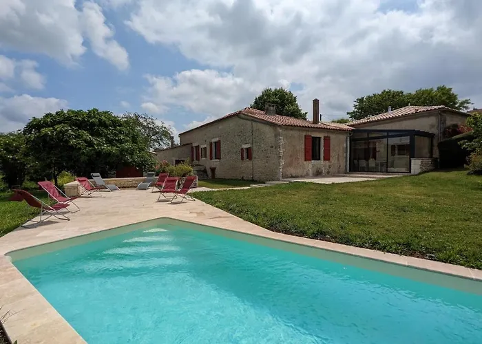 Maison Spacieuse Avec Piscine Chauffee, Jardin Clos, Terrasses, Cheminee, Et Equipements Bebe Inclus. - Fr-1-653-183