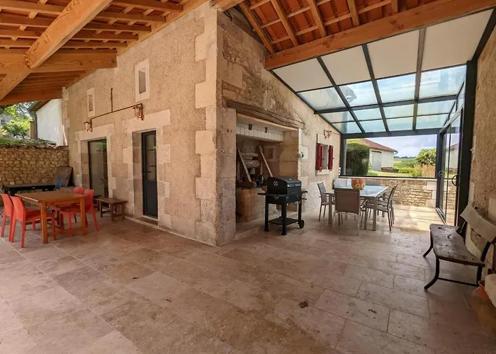 بيت للعطل Maison Spacieuse Avec Piscine Chauffee, Jardin Clos, Terrasses, Cheminee, Et Equipements Bebe Inclus. - Fr-1-653-183 *