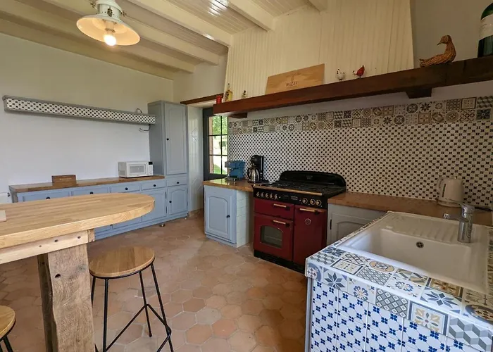 Maison Spacieuse Avec Piscine Chauffee, Jardin Clos, Terrasses, Cheminee, Et Equipements Bebe Inclus. - Fr-1-653-183 بيت للعطل *