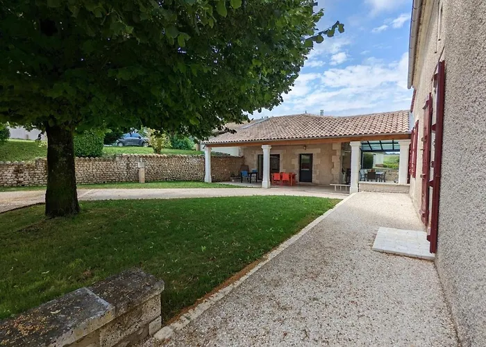 Maison Spacieuse Avec Piscine Chauffee, Jardin Clos, Terrasses, Cheminee, Et Equipements Bebe Inclus. - Fr-1-653-183 Casa de Férias *