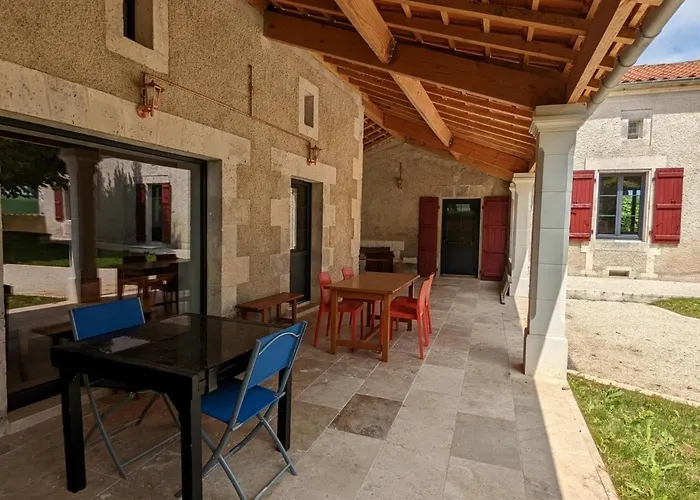 بيت للعطل Maison Spacieuse Avec Piscine Chauffee, Jardin Clos, Terrasses, Cheminee, Et Equipements Bebe Inclus. - Fr-1-653-183