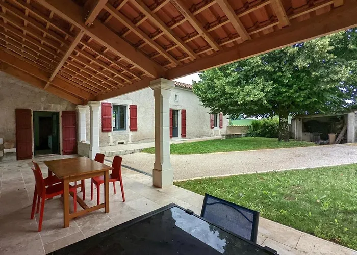 Maison Spacieuse Avec Piscine Chauffee, Jardin Clos, Terrasses, Cheminee, Et Equipements Bebe Inclus. - Fr-1-653-183 *