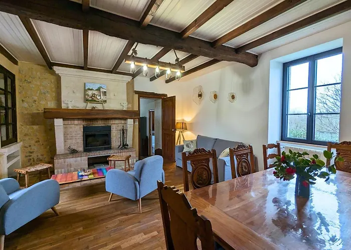 Maison Spacieuse Avec Piscine Chauffee, Jardin Clos, Terrasses, Cheminee, Et Equipements Bebe Inclus. - Fr-1-653-183 *