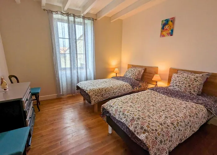 Maison Spacieuse Avec Piscine Chauffee, Jardin Clos, Terrasses, Cheminee, Et Equipements Bebe Inclus. - Fr-1-653-183 بيت للعطل Pereuil