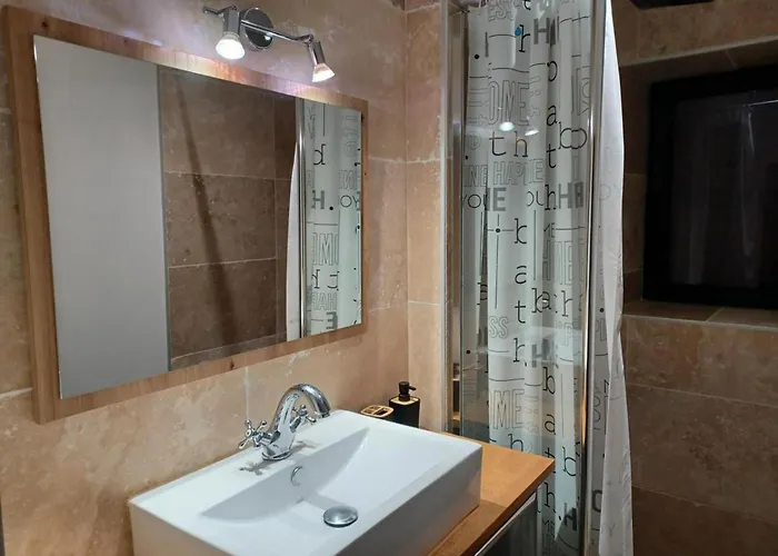 Maison Spacieuse Avec Piscine Chauffee, Jardin Clos, Terrasses, Cheminee, Et Equipements Bebe Inclus. - Fr-1-653-183 Pereuil